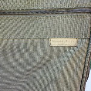Briggs and Riley expandable luggage/ Baseline collection/21x31x9 in./Olive color
